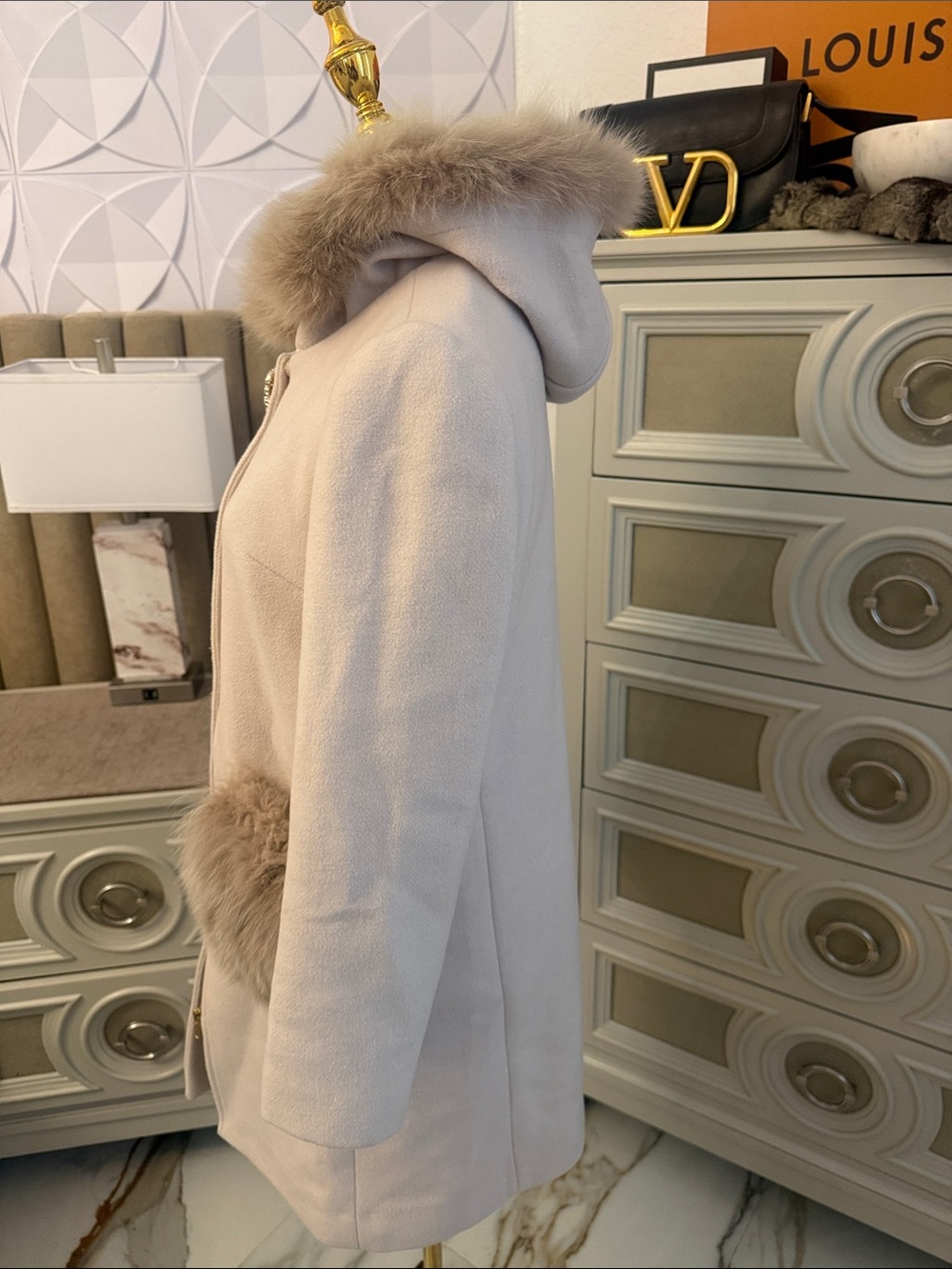 Coat with real Fox fur - Picture 5 of 9